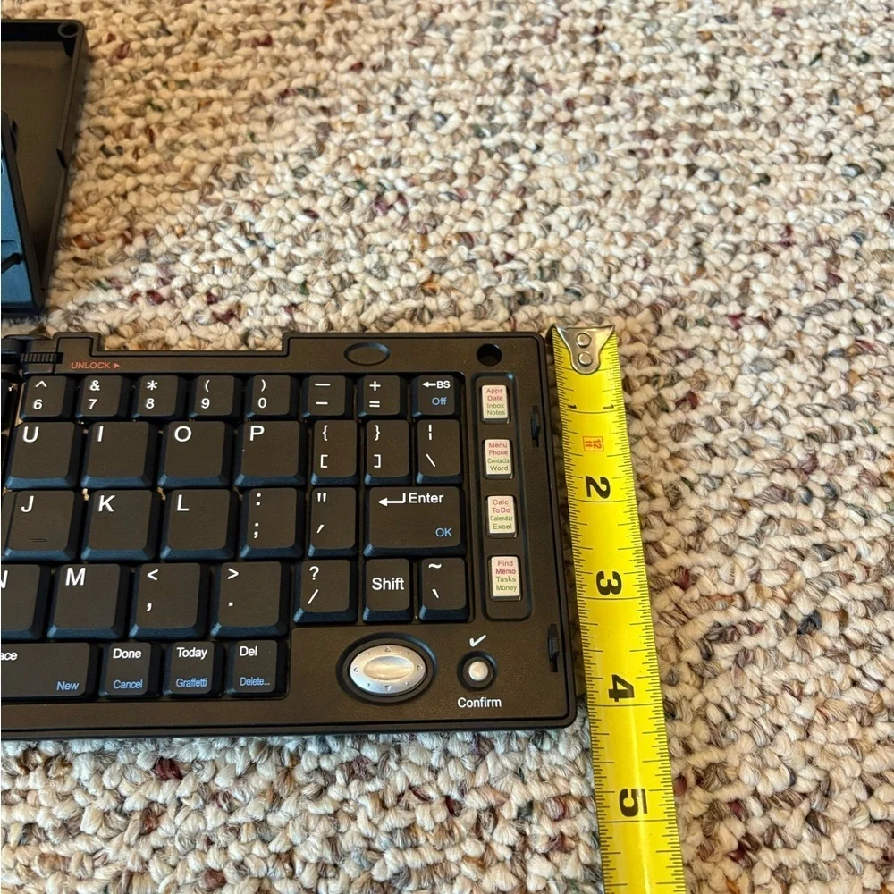 Targus Model PA870 Portable Folding Keyboard. Y2K
